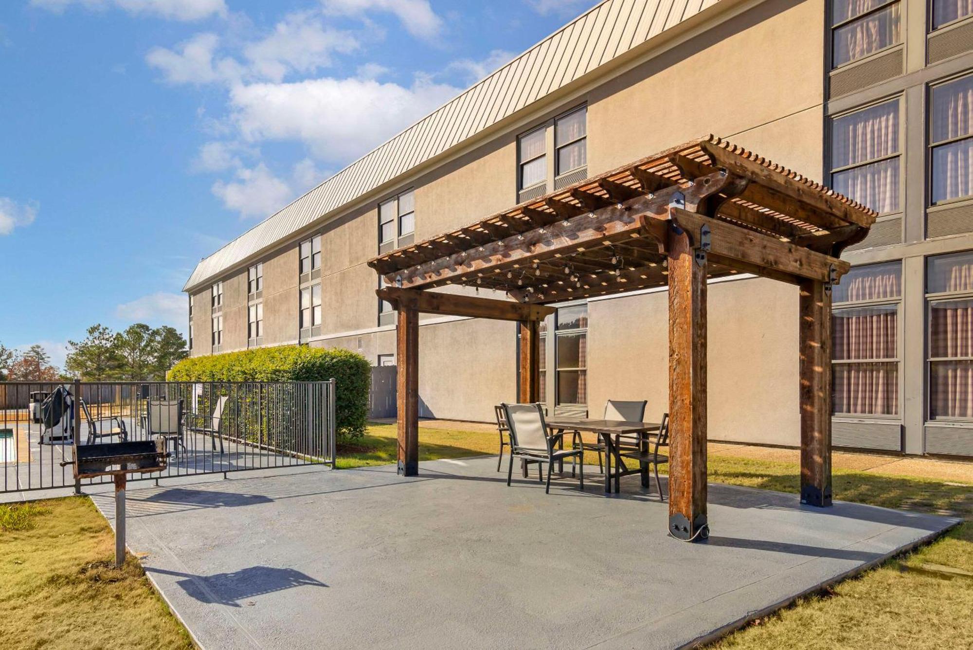 Quality Inn Valley - West Point Экстерьер фото