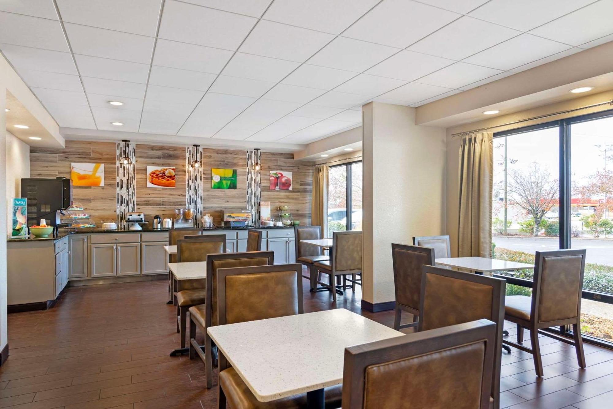 Quality Inn Valley - West Point Экстерьер фото