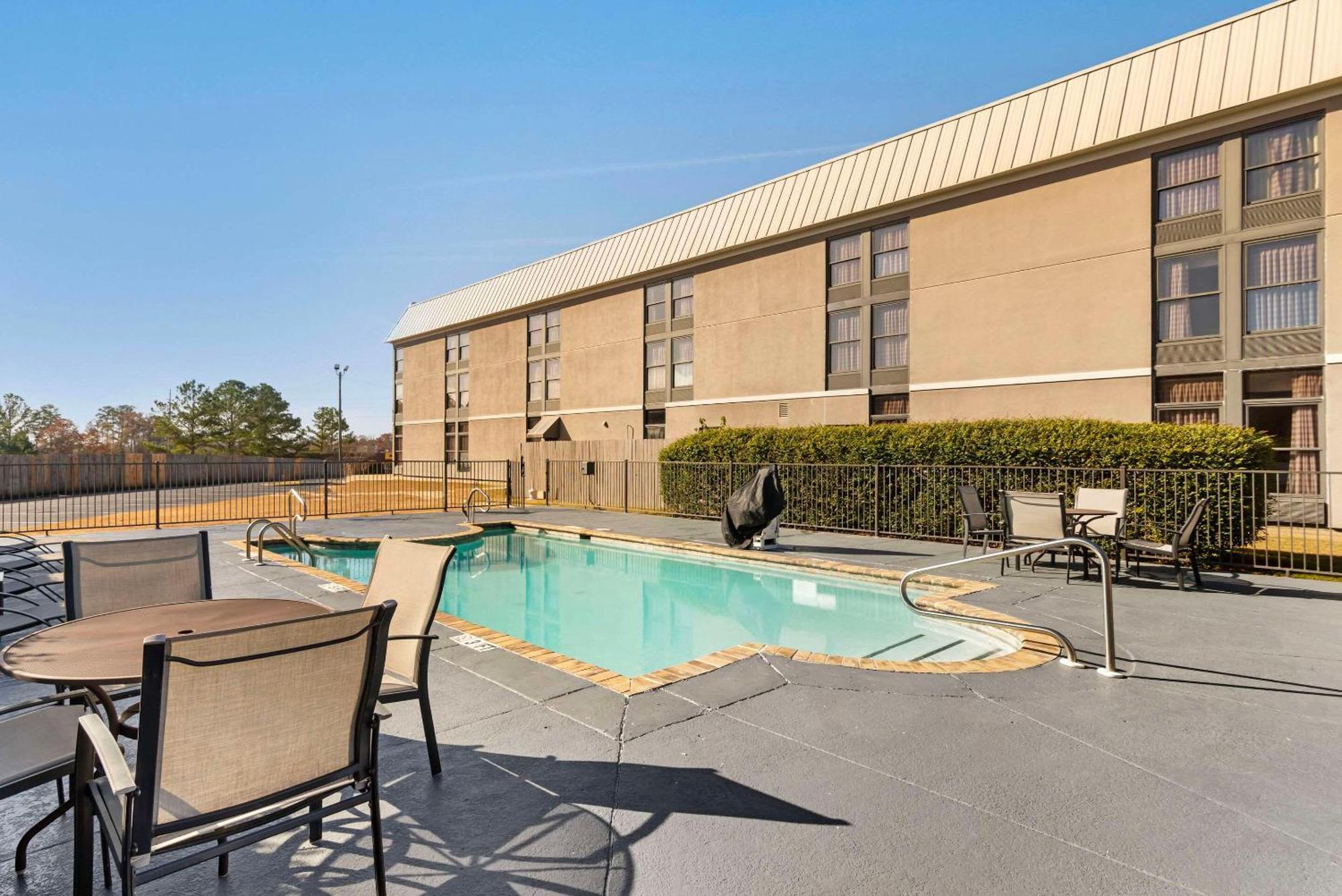 Quality Inn Valley - West Point Экстерьер фото